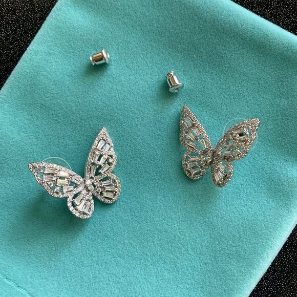 New Stunning Cutout Butterfly and Crystal Earrings - Picture 10 of 13